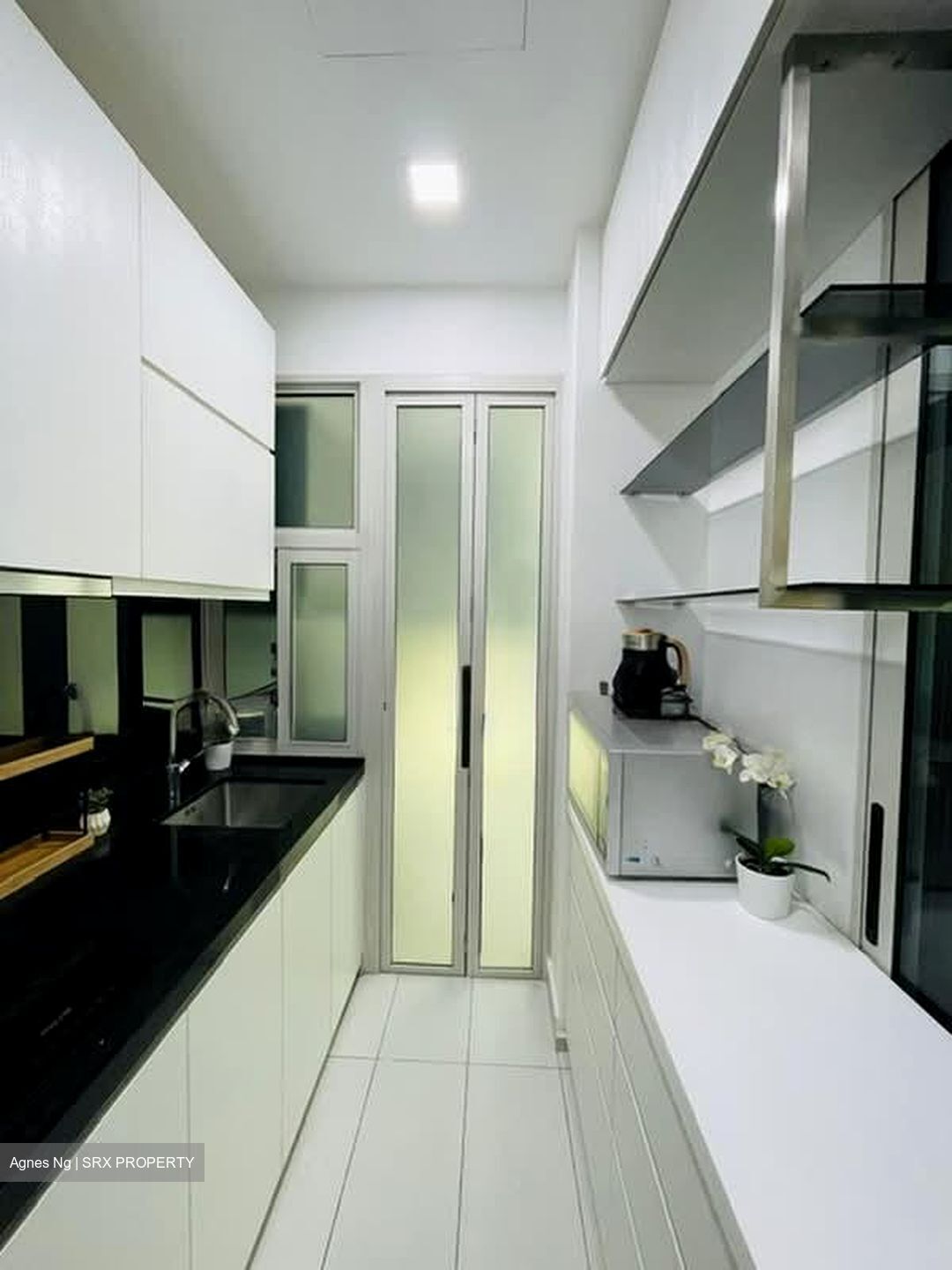 West Coast Drive (D5), Terrace #575328711